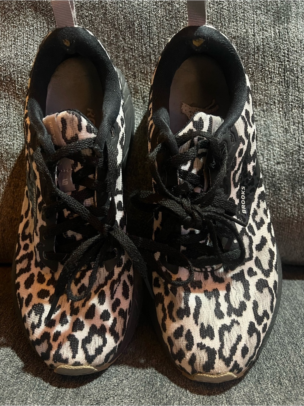 Brooks Women's Snow Leopard Print Athletic Shoes Size 7.5 RUN SMALL